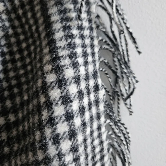 NWT Club Monaco Plaid Poncho - One Size Fits Most! - Picture 3 of 3